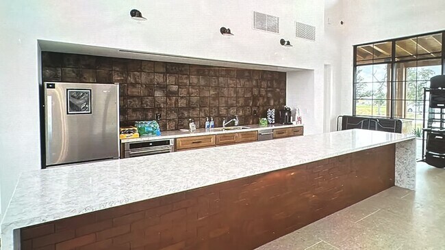 Building Photo - 21150 Boulder Flts
