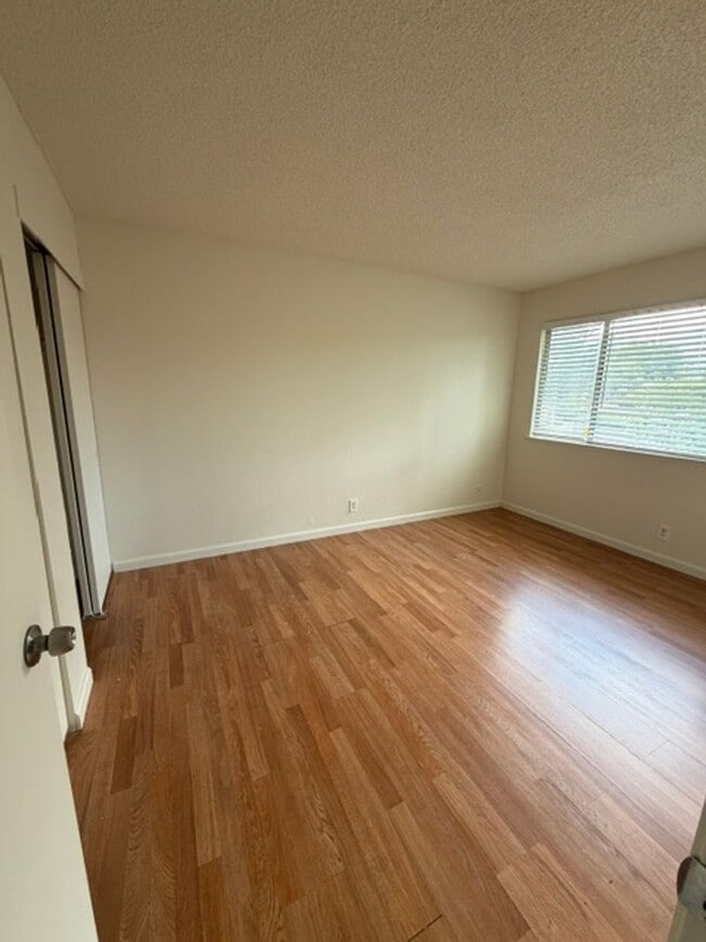 Building Photo - Beautiful 2 Bedroom and 2.5 Bathroom Condo $1,775.00