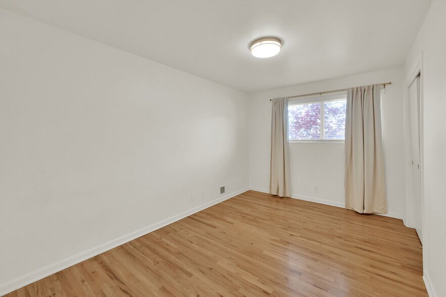 Building Photo - 60 E 1700 S