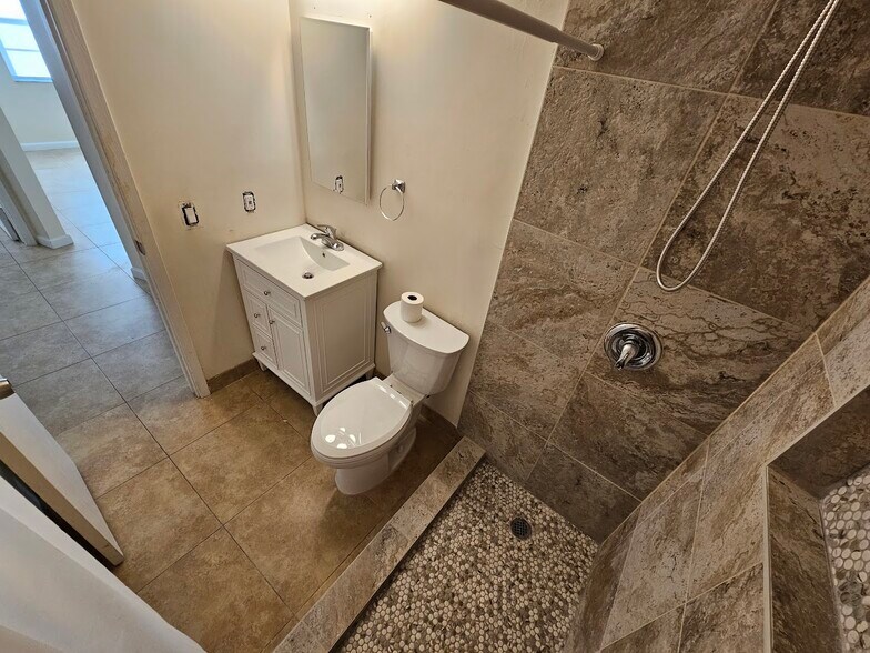 Building Photo - 218 SW 14th St