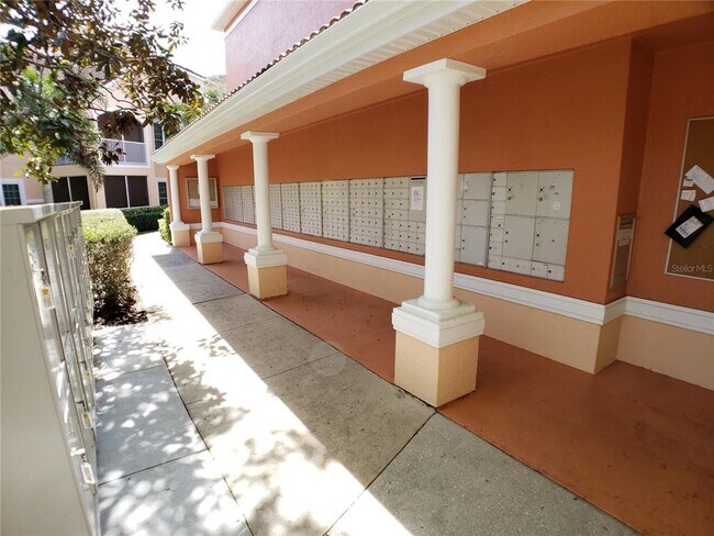 Building Photo - 4102 Central Sarasota Pkwy