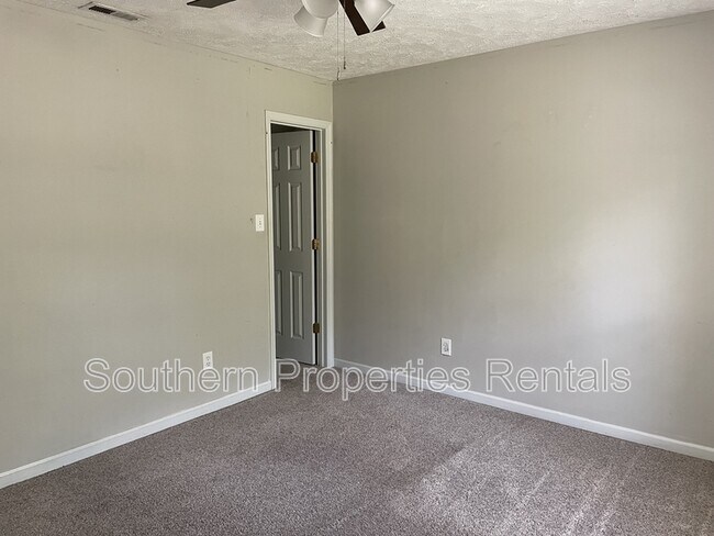 Building Photo - 15 Sandpiper Dr