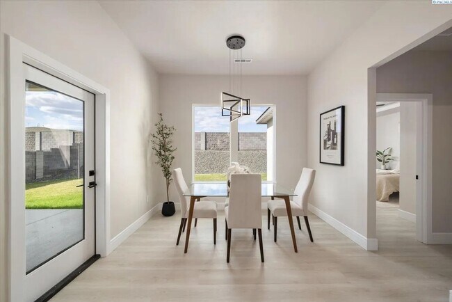 Building Photo - Modern 4-Bedroom Home in Desirable Richland
