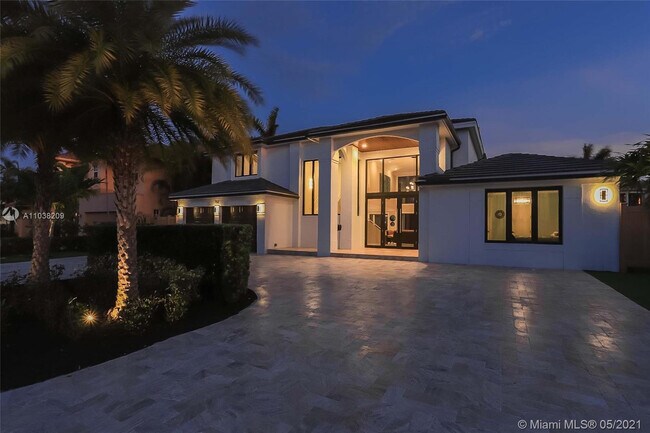 Building Photo - 750 Marine Dr