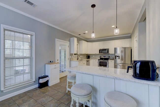 Building Photo - 3 Bedroom, 2.5 Bathroom Townhome in Ellington Woods - Mt Pleasant