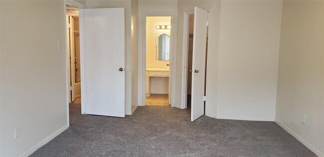 Building Photo - 3600 Jeanetta St