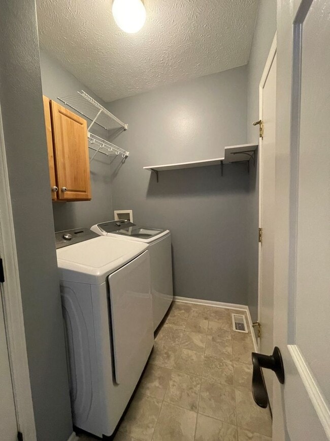 Building Photo - Home For Rent Papillion