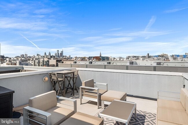 Building Photo - 1333 N Howard St