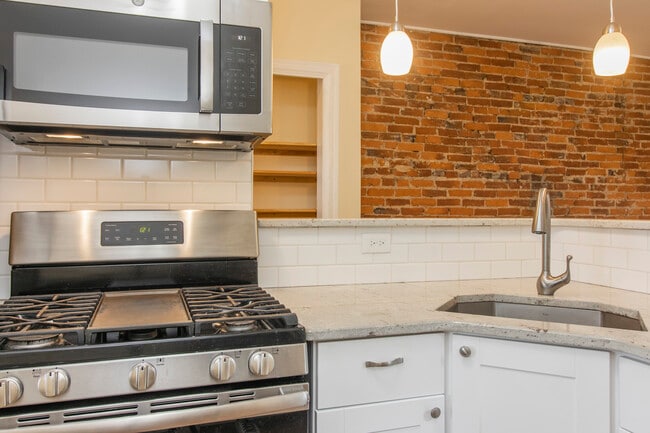 Building Photo - 328 W Front St