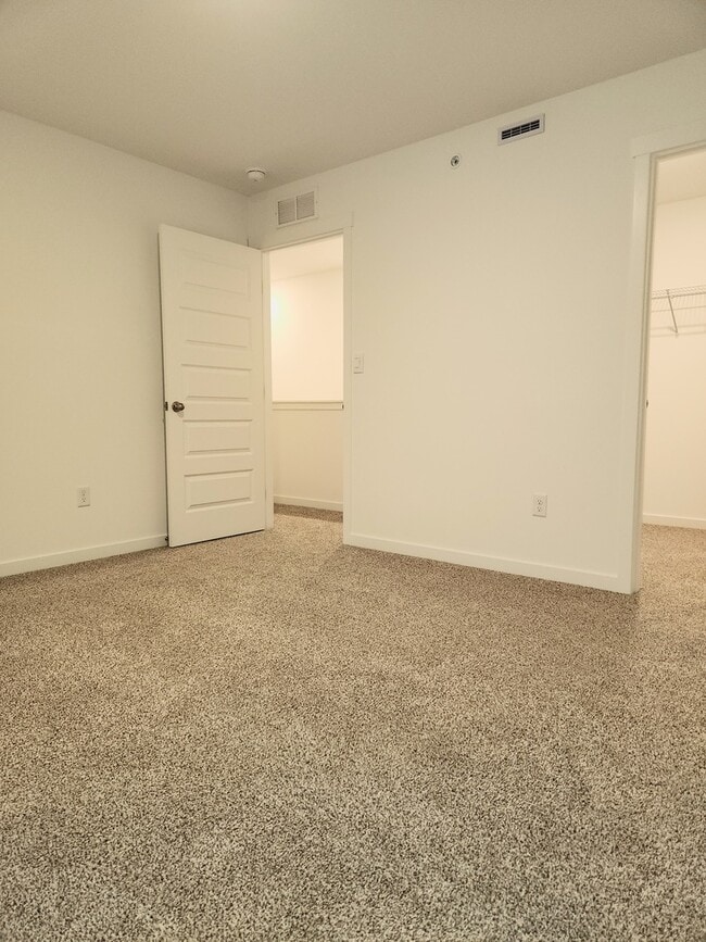 Building Photo - 2334 Noble Ln