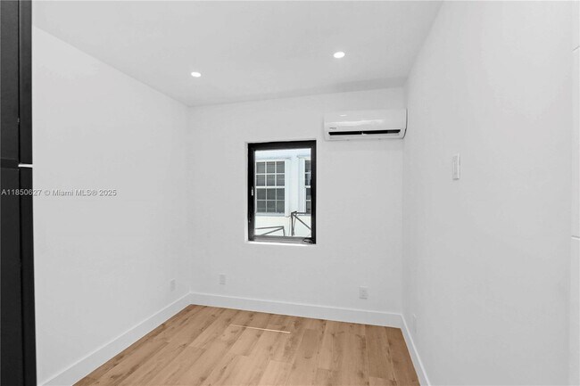 Building Photo - 419 78th St