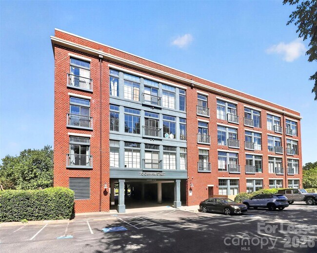 Building Photo - 626 N Graham St