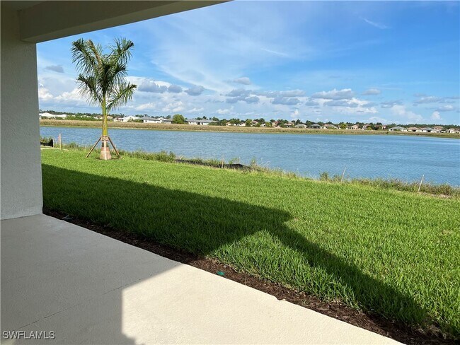 Building Photo - 2063 Grove Dr