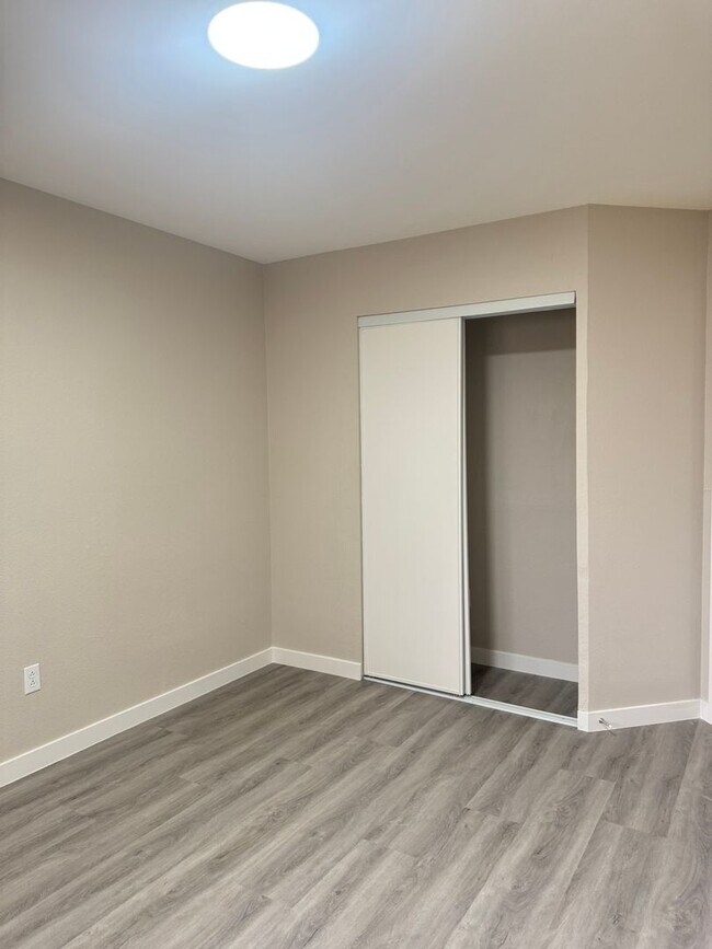 Building Photo - Must see 4 bedroom 2.5 baths home with NEW...