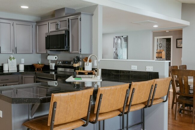 Building Photo - 509 Chelan Ave