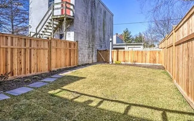 Building Photo - 255 New Holland Ave