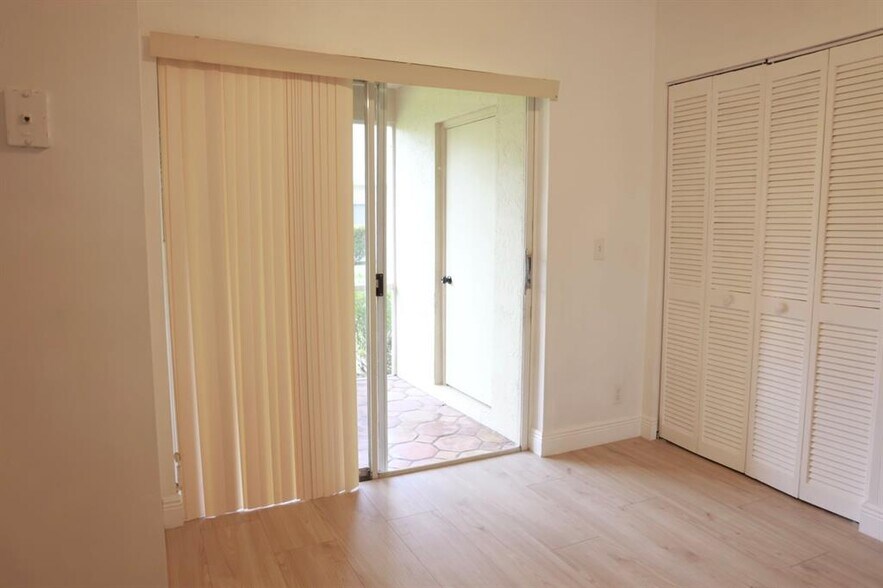 Building Photo - 16686 Hemingway Dr