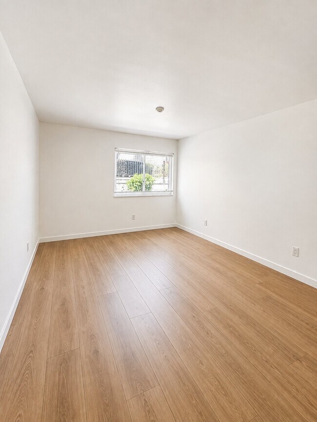 Building Photo - 108 N Helberta Ave
