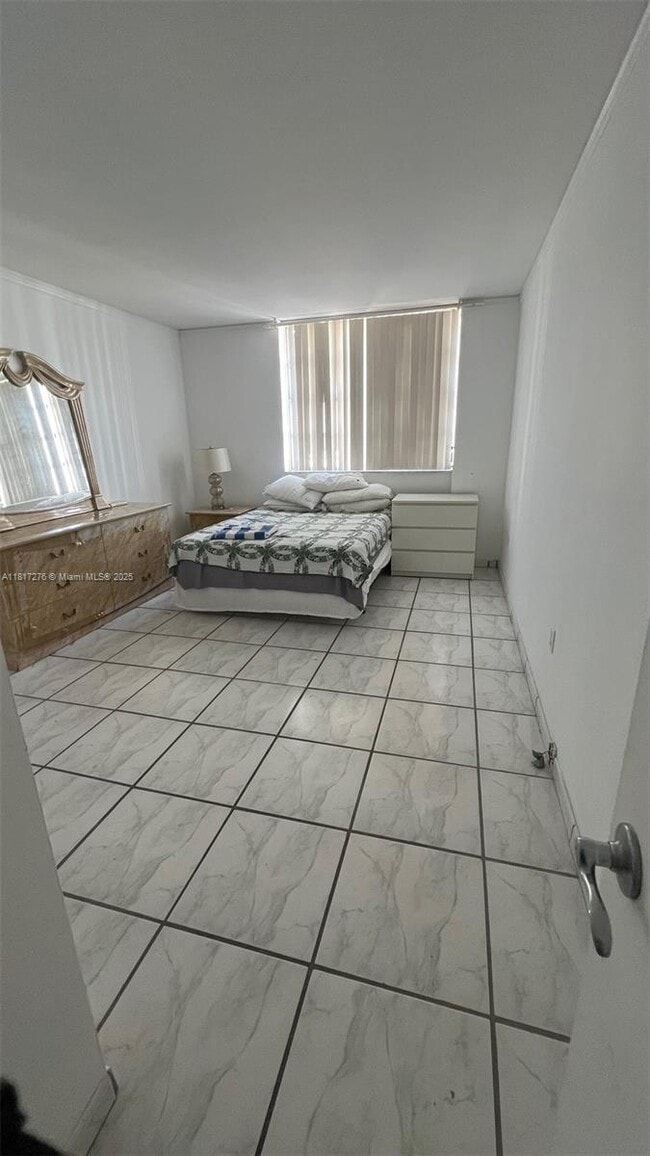 Building Photo - 5825 Collins Ave