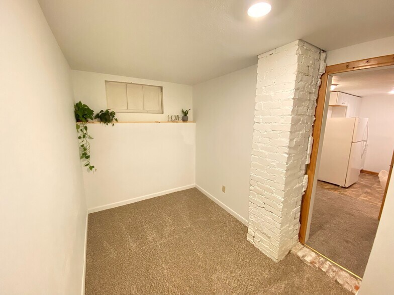 Office/bonus room - 3260 Starr St