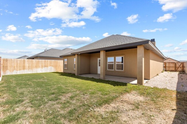 Building Photo - Gorgeous Home