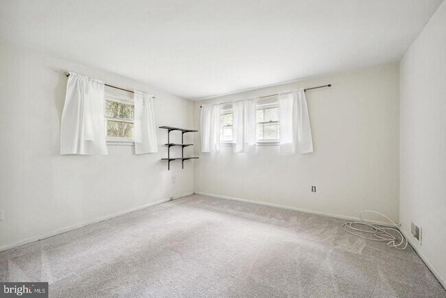 Building Photo - 7009 Capitol View Dr