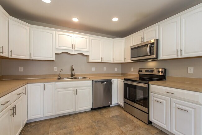 Building Photo - 12 Benedette Dr