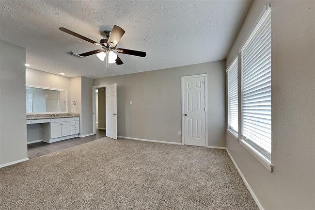 Building Photo - 7414 Skylight Ln