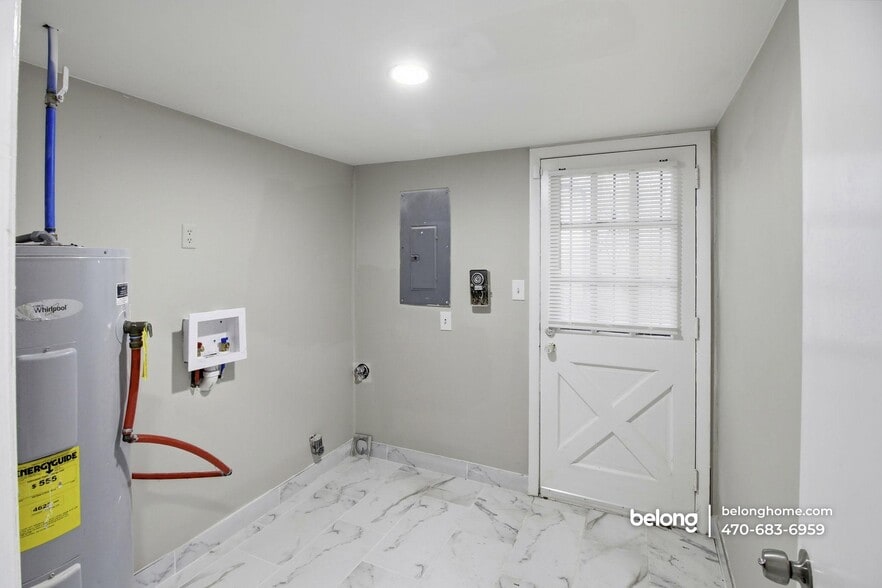 Building Photo - 2403 Tiffany Pl