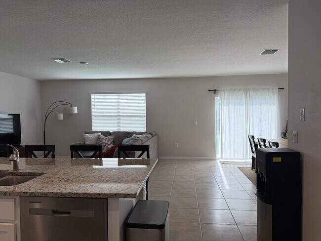 Building Photo - Large 4 Bedroom/2.5 Bathroom Home in Thompson Grove