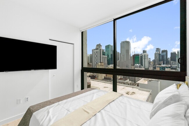 Building Photo - 225 N Miami Ave