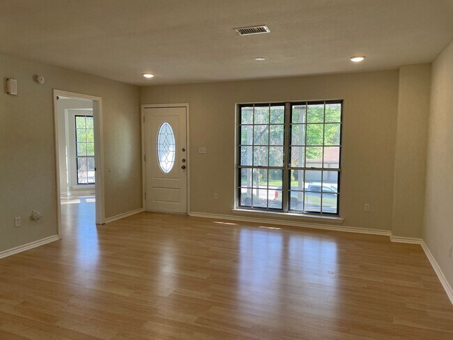 Building Photo - Application Received | Updated Single-Story 3 Bed, 2 Bath | Big Yard | Pet Restrictions