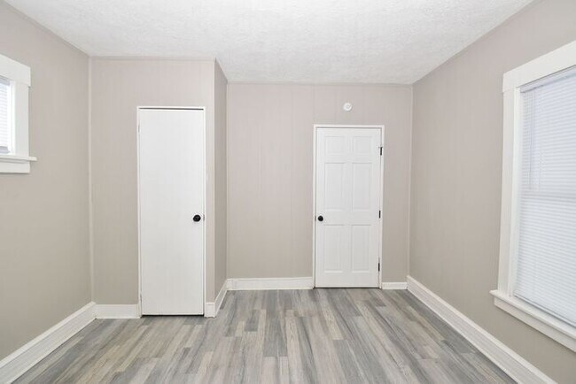 Building Photo - Mishawaka Near Parks and the Riverwalk 2 bedroom