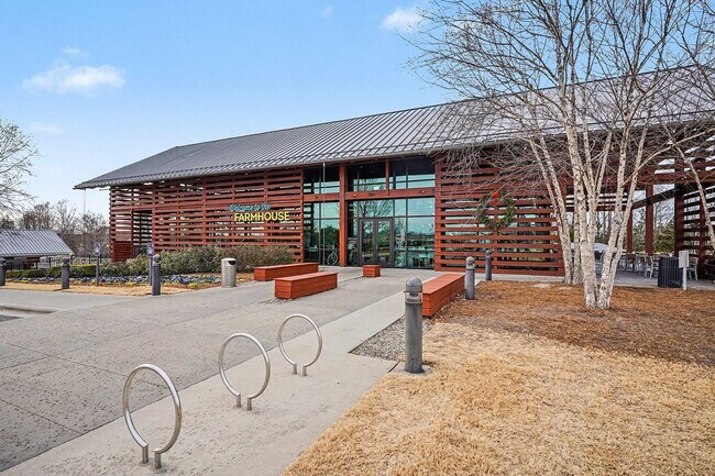 Building Photo - 3BR Like-New End-Unit Townhome – Wendell Falls