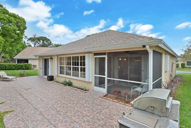 Building Photo - 226 Moccasin Trail W