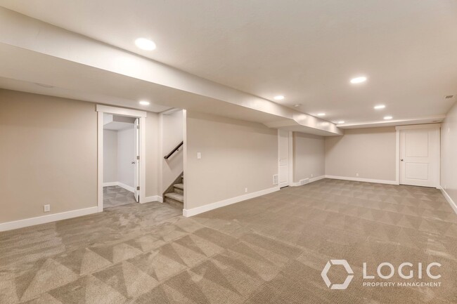 Building Photo - Stunning Fully Renovated Single Family Home!