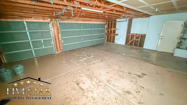 Building Photo - 2815 Flint Hills Dr