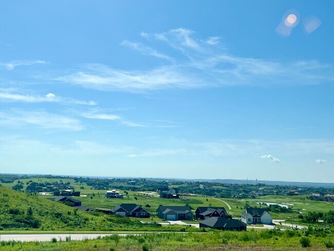 Building Photo - Modern Townhome with STUNNING Views in West MHK