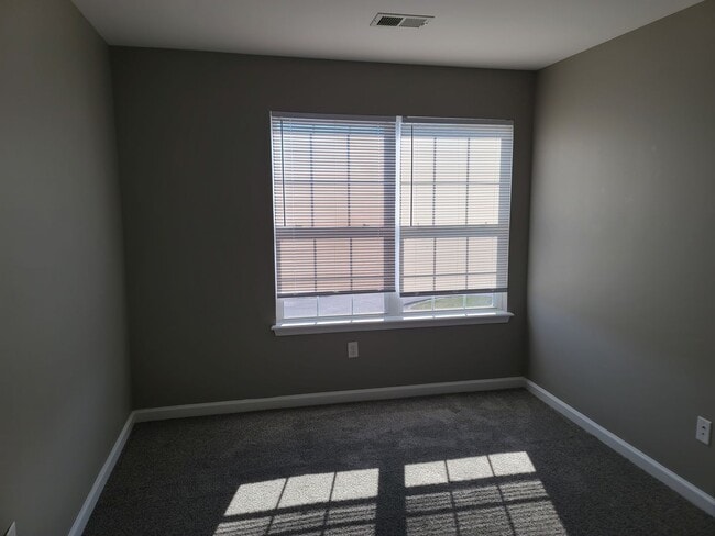 Building Photo - 3 Bedroom 2 1/2 bath Townhome for Rent in ...