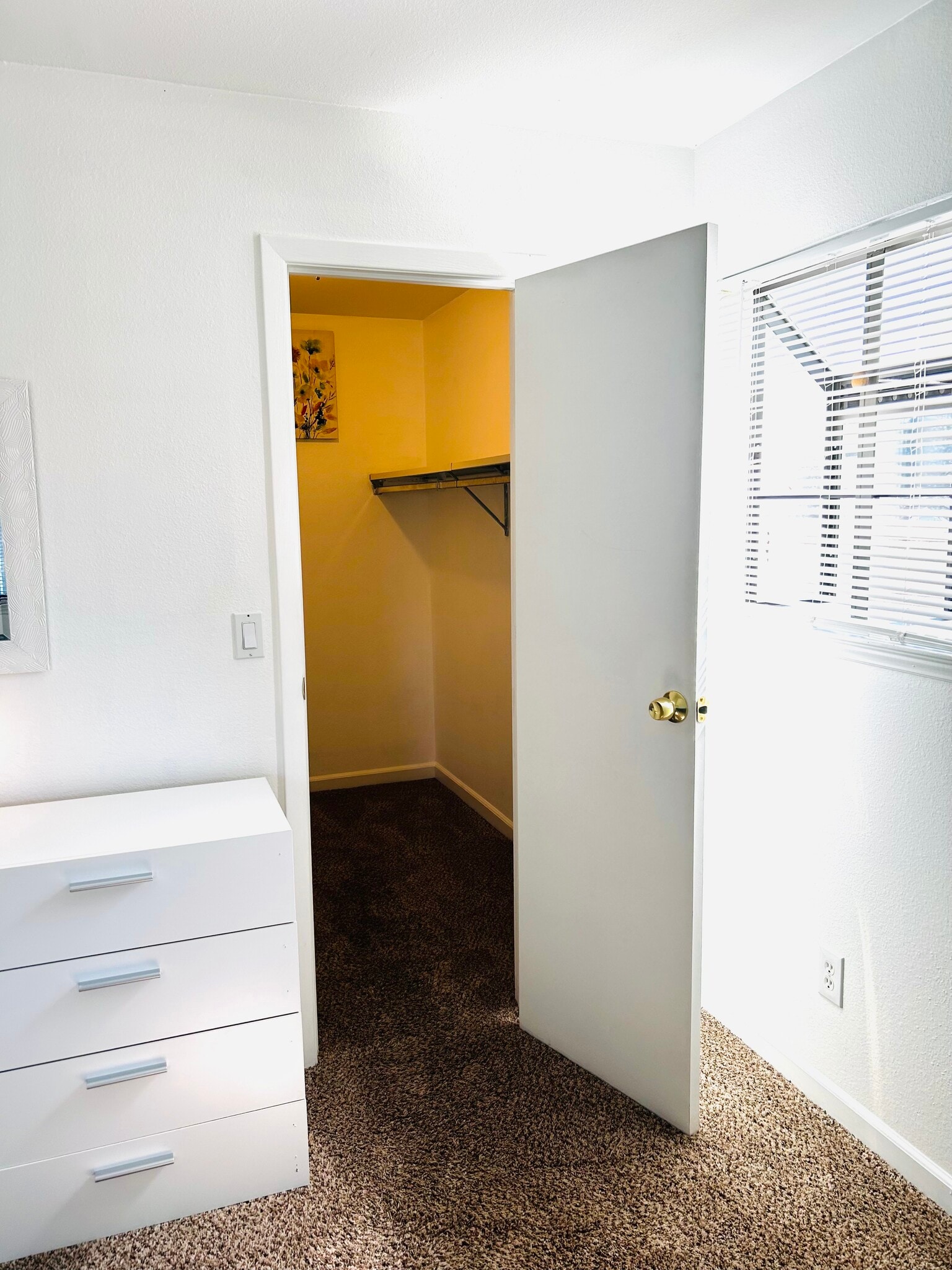 Building Photo - 910 S Walden St