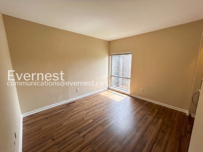 Building Photo - 9 Sycamore Ct