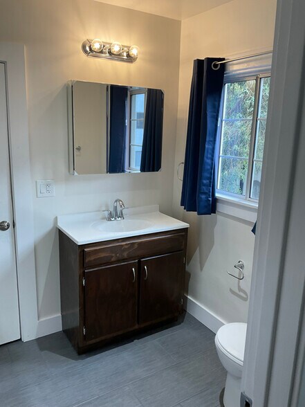 Building Photo - 2034 Highland Ave