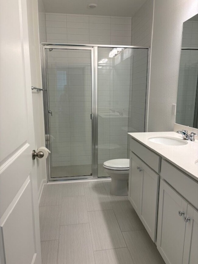 Building Photo - Luxury 3 Bedroom 2.5 Bath 2 car garage Townhome in the Gated Community of the Hammock