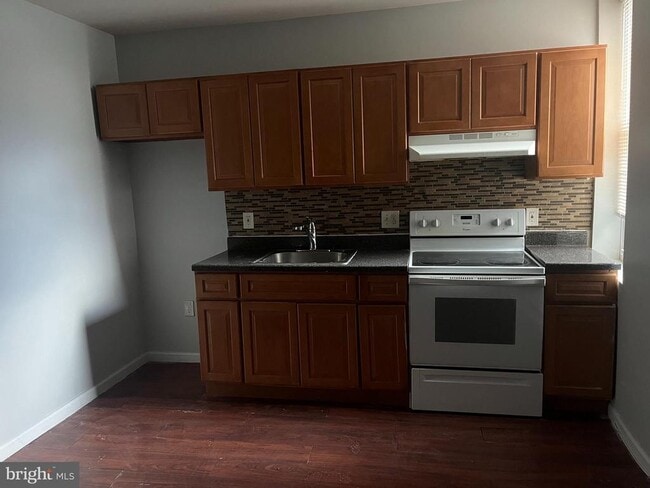 Building Photo - 6122 N Broad St