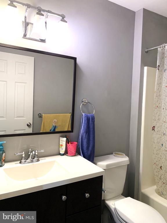 Building Photo - 11 Cabot Dr