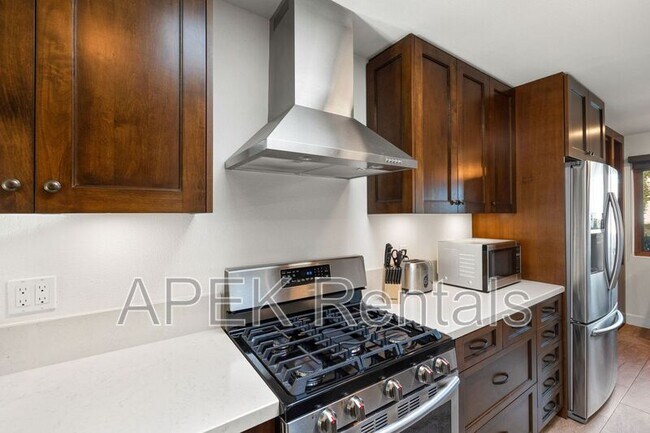 Building Photo - 74939 Vía Lago