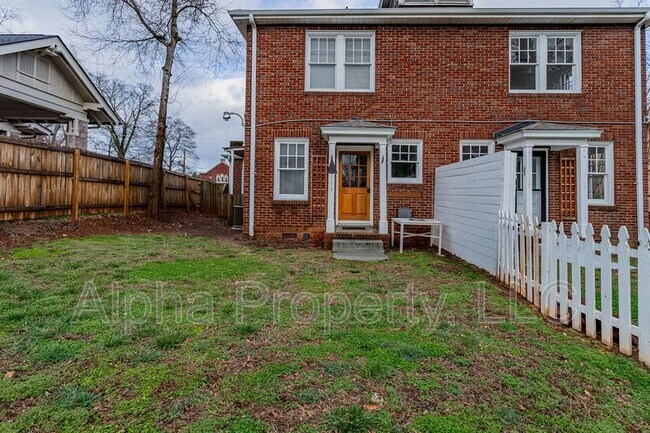 Building Photo - 710 Augusta St