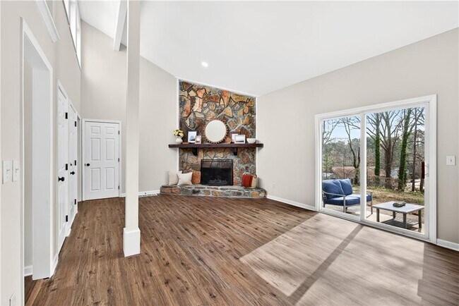 Building Photo - 4933 Dana Dr NE