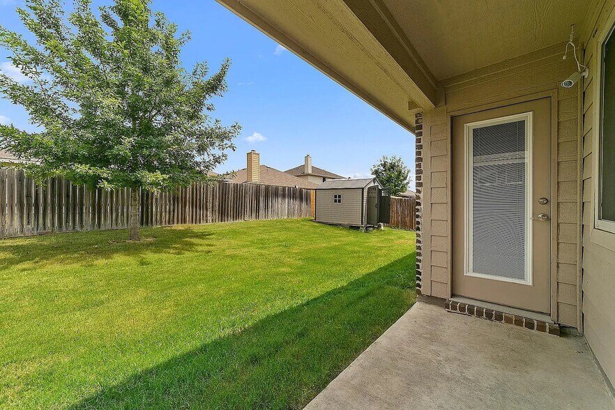 Building Photo - 485 Harding Ln