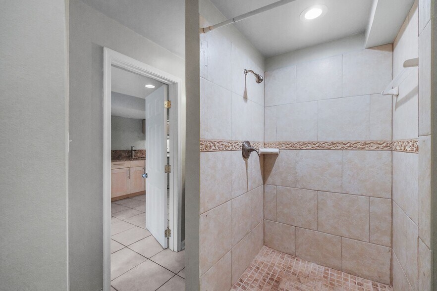 Building Photo - 318 Farragut St NW